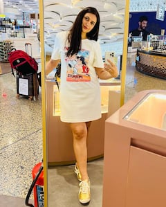 व्हाइट शॉर्ट ड्रेस में Divyanka Tripathi का दिखा दिलकश अंदाज, स्टनिंग लुक से लूट ली महफिल