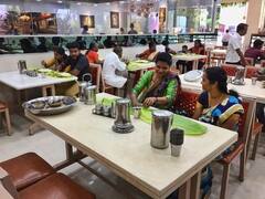 Delhi HC Stays Guidelines That Barred Levy Of Service Charge By Hotels And Restaurants