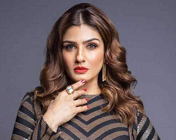 रवीना (Raveena Tandon) ने 2021 में  नेटफ्लिक्स पर रिलीज हुई क्राइम थ्रिलर वेब सीरीज 'अरण्यक' में लीड रोल प्ले किया था. इस सीरीज को विनय वैकुल ने डायरेक्ट किया था.