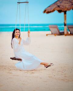 PHOTO: मालदीवमध्ये दिव्यांका त्रिपाठीचा बोल्ड अंदाज; पतीसोबत शेअर केला रोमँटिक फोटो!