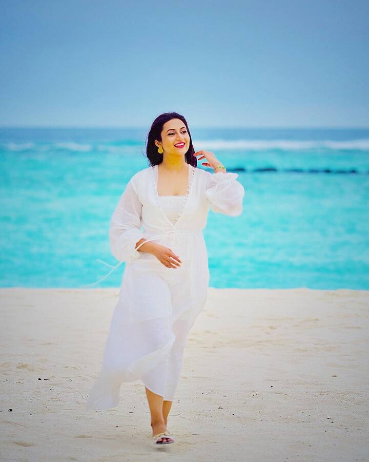 टीव्हीची संस्कारी सून दिव्यांका त्रिपाठी तिच्या साडीतल्या लुकसाठी ओळखली जाते. (फोटो सौजन्य:divyankatripathidahiya/इन्टाग्राम)