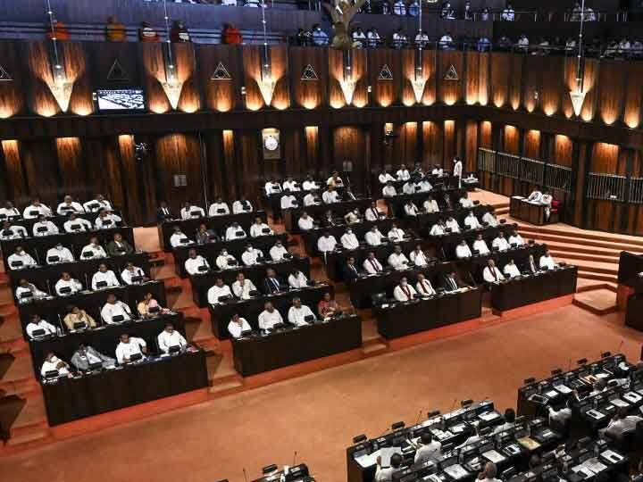 Sri Lanka Presidential Election: श्रीलंका में राष्ट्रपति चुनाव आज, त्रिकोणीय होगा मुकाबला - जानें कब तक तस्वीर होगी साफ Sri Lanka Crisis President election in Sri Lanka today triangular contest result may come by late evening Sri Lanka Presidential Election: श्रीलंका में राष्ट्रपति चुनाव आज, त्रिकोणीय होगा मुकाबला - जानें कब तक तस्वीर होगी साफ