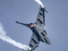 Tejas Fighter Jet: মালয়েশিয়াই নয়, তেজস কিনতে আগ্রহী আমেরিকাও! চাহিদা বাড়ছে ভারতীয় যুদ্ধবিমানের!