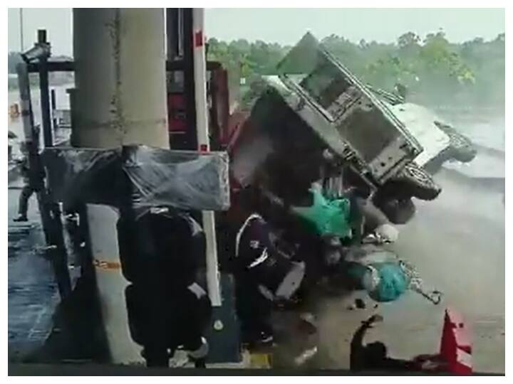 Caught On Camera: Ambulance Crashes At Toll Booth In Karnataka, 4 Injured Caught On Camera: Ambulance Crashes At Toll Booth In Karnataka's Byndoor, 4 Dead