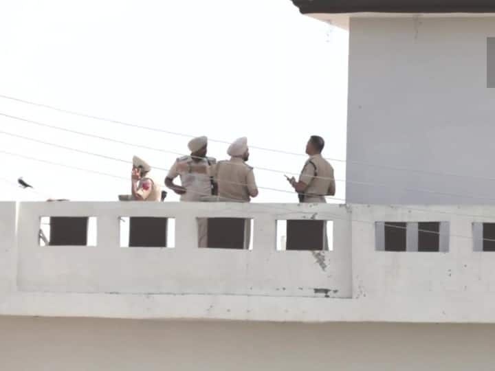 Sidhu Moose Wala Case: One Killed in Encounter between police and gangsters in Amritsar in Punjab Sidhu Moose Wala Murder Case: पंजाब पुलिस ने मूसेवाला केस में दो वांटेड शूटर को किया ढेर, 4 घंटे चला एनकाउंटर