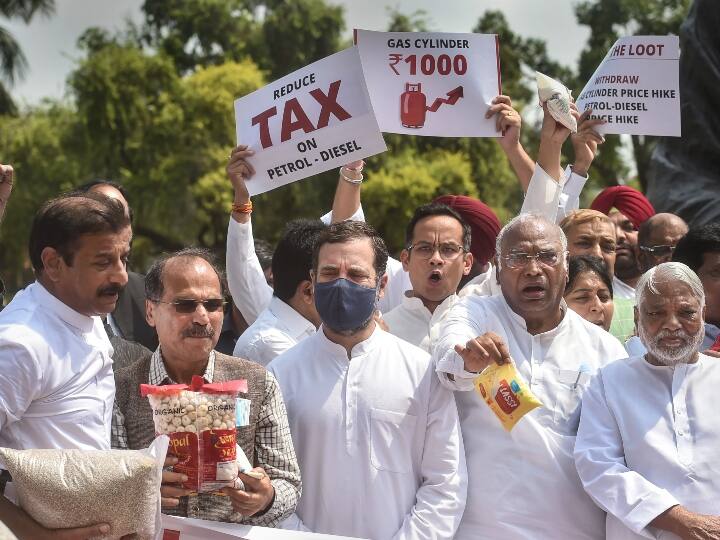 AAP Sanjay Singh Suspended From Rajya Sabha Action Against 24 MPs So Far 24 எம்பிக்கள் இடைநீக்கம்... எதிர்க்கட்சிகளின் குரல் நசுக்கப்படுகிறதா? நாடாளுமன்றத்தில் நடப்பது என்ன?