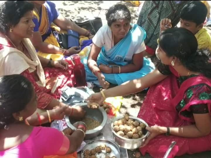 kanyakumari:  Avvaiyar Amman temple on Tuesday first of Adi womens Sami Dharisanam  with puddings ஆடி முதல் செவ்வாய் கிழமை -  ஔவையார் அம்மன் கோவிலில் கொழுகட்டைகளுடன் பெண்கள் சாமி தரிசனம்