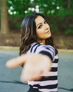 Catherine Tresa Photos: அழகே அழகே.. நீ அசைந்தால் அசையும் உலகே..கேத்தரின் தெரசா க்யூட் க்ளிக்ஸ்