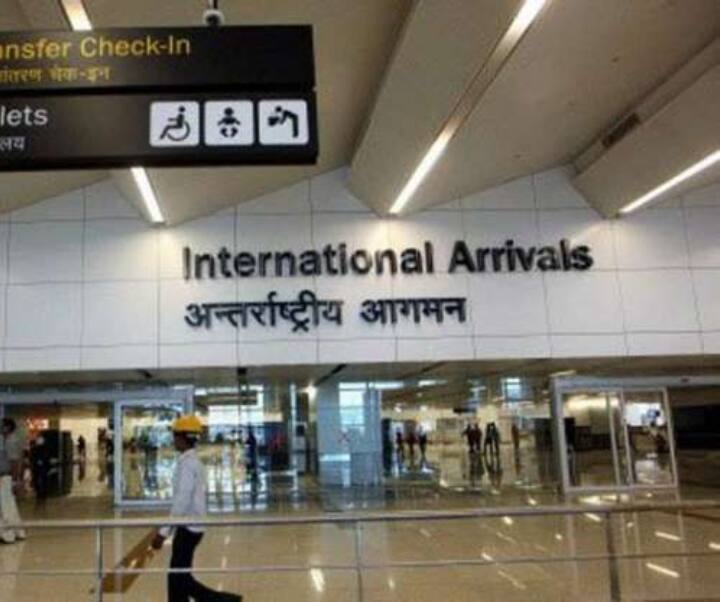 lucknow an air traveler arrested from international terminal of airport with 10 illegal airgun ann Lucknow: एयरपोर्ट पर 10 एयरगन के साथ विदेश से आया यात्री अरेस्ट, ग्रीन चैनल से भागने की कोशिश में धराया