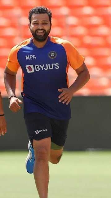 ভারত-ওয়েস্ট ইন্ডিজ ওয়ান ডে লড়াইয়ে ৩৬ ম্যাচে ১৬০১ রান রয়েছে রোহিত শর্মার। তালিকায় তিনি দ্বিতীয়।