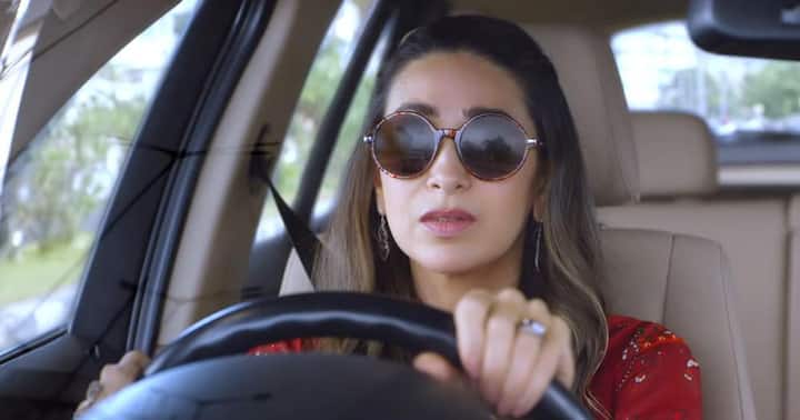 करिश्मा कपूर (Karisma Kapoor) ने शो 'मेंटलहुड' से अपने वेब करियर की शुरुआत की थी. सीरीज लोगों को पसंद नहीं आई जिस वजह से इसे IMDb पर 5.8 की रेटिंग मिली हुई है.