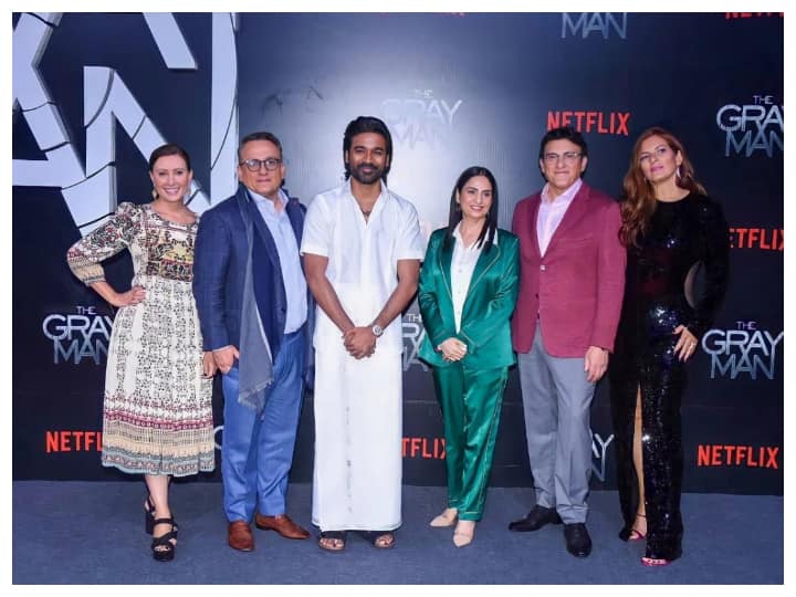 Dhanush Wears Veshti For 'The Gray Man' Mumbai Premiere, Poses With Russo Brothers Dhanush Wears Veshti For 'The Gray Man' Mumbai Premiere, Poses With Russo Brothers Dhanush Wears Veshti For 'The Gray Man' Mumbai Premiere, Poses With Russo Brothers