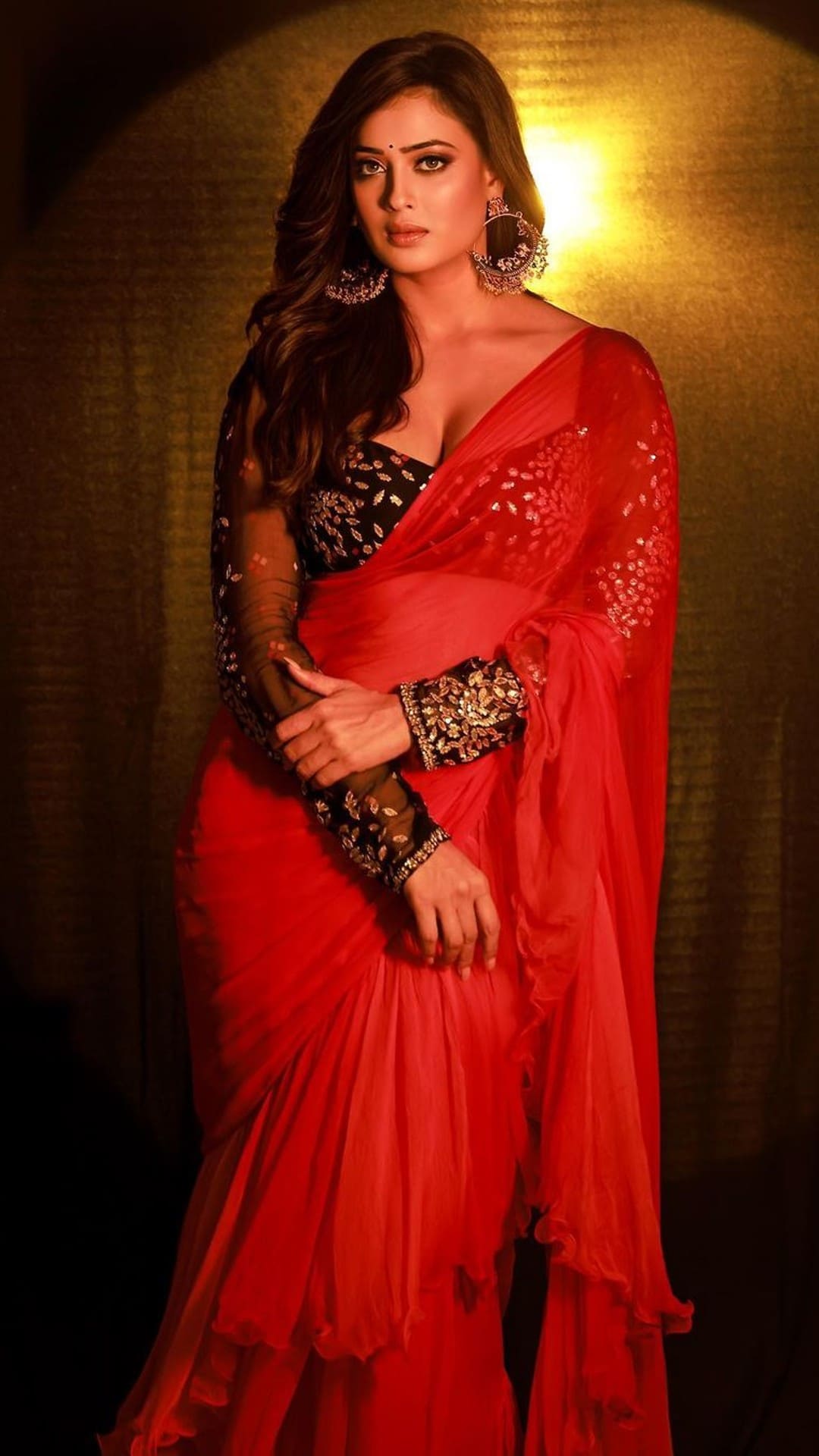 Red saree best sale with black blouse