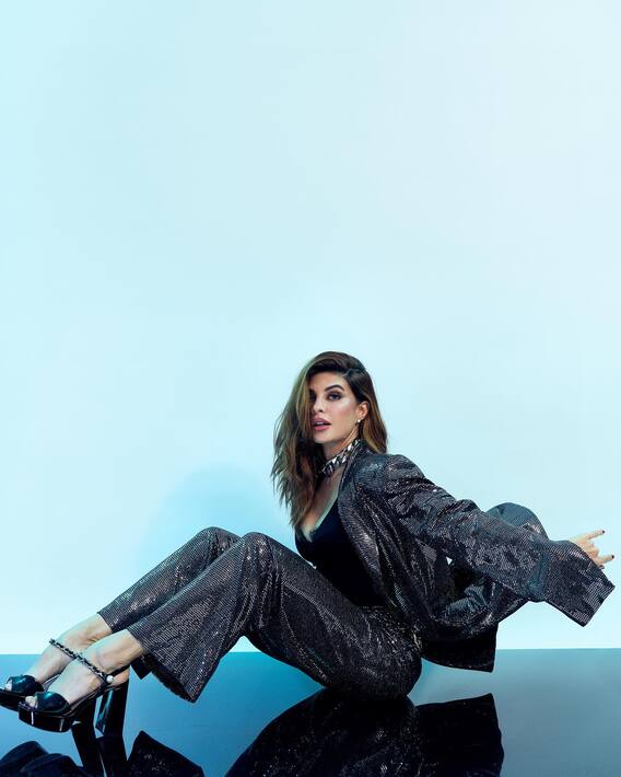 Jacqueline Fernandez: బ్లాక్ డ్రెస్‌లో శ్రీలంక భామ వయ్యారాలు
