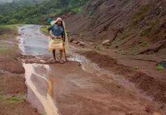 Satara : सलाम! प्रशासनाची वाट न बघता साताऱ्यातील आजोबांनी दरड हटवून रस्ता मोकळा केला