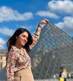 Priyanka Mohan: பூவுக்குள் ஒளிந்திருக்கும் கனிக்கூட்டம் அதிசயம்..பிரியங்கா மோகனின் க்யூட் கிளிக்ஸ்.....!