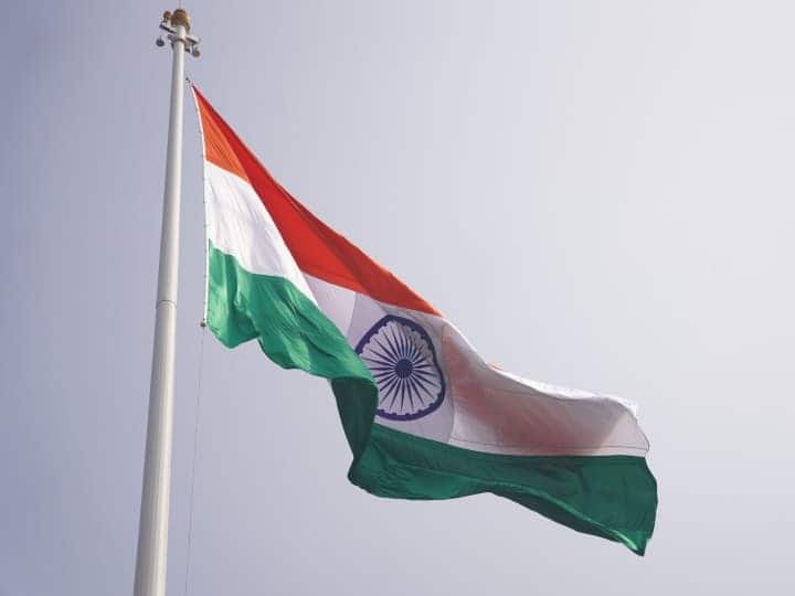 Delhi will become tricolor on August 15 Har Ghar Tricolor campaign will start from 22 july Independence Day 2022: दिल्ली में कल से 'हर घर तिरंगा' अभियान की होगी शुरुआत, उपराज्यपाल ने विभागों को दिए निर्देश