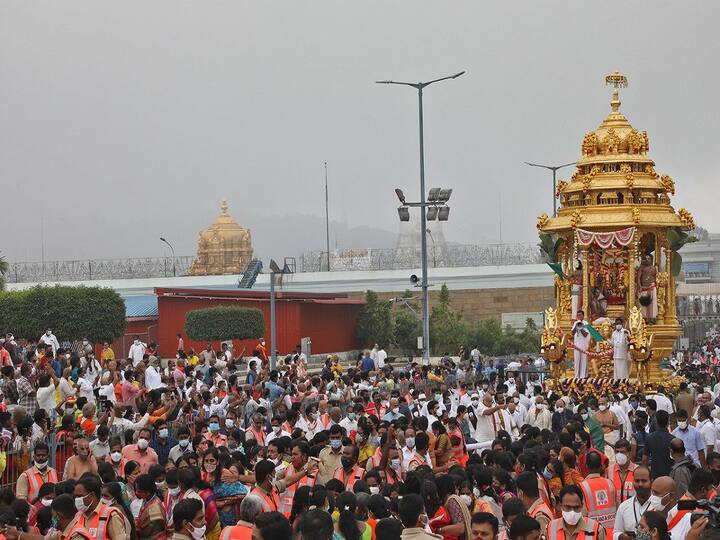 TTD Grand Celebrations of Pallavothsavam in Tirumala  Tirumala Pallavothsvam: శ్రీవారి ఆలయంలో ఘనంగా పల్లవోత్సవం, వేల సంఖ్యలో భక్తుల హాజరు!