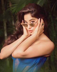 Janhavi Kapoor : जान्हवी कपूरचा Sizzling लूक; नेटकरी झाले फिदा!