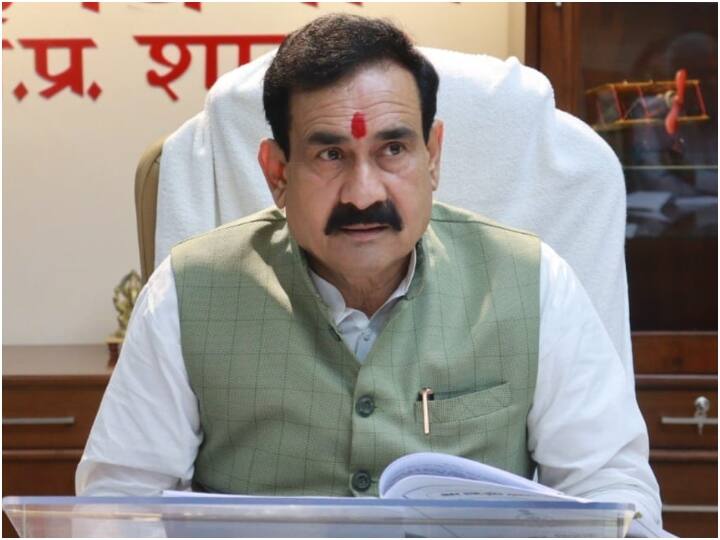 MP News Home Minister Narottam Mishra attack on Congress Leader Digvijay Singh MP Politics: नरोत्तम मिश्रा का निशाना, कहा- 'जाकिर नाइक को शांति दूत मानते हैं दिग्विजय सिंह'