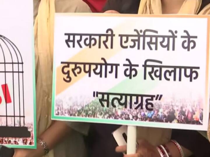 केंद्र सरकार के खिलाफ प्रदर्शन के दौरान बड़ी संख्या में कांग्रेस कार्यकर्ता इकट्ठा हुए और सरकार पर जमकर हल्ला बोला.