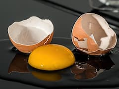 Egg Yolk: గుడ్డులోని పచ్చసొన మంచిదా? తెల్లసొన మంచిదా?