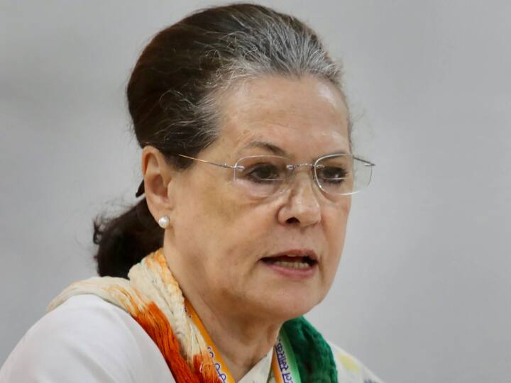 ED quizz Congress President Sonia Gandhi about young Indian company यंग इंडियन बनाने का आइडिया किसका था? सोनिया से 10 जनपथ पर हुई बैठक को लेकर ED पूछ रही ये सवाल