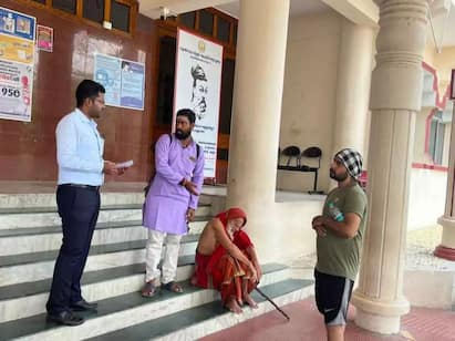 Petition in collector office to give cancer treatment to foreign preacher திருவண்ணாமலையில் புற்றுநோயுடன் அவதிப்படும் வெளிநாட்டு சாமியார் ... உயிர்வாழ சிகிச்சை அளிக்க கலெக்டரிடம் மனு...