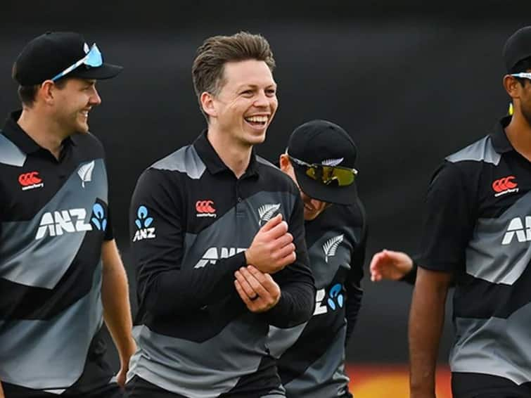 IRE vs NZ: New Zealand Star Michael Bracewell Takes Hat-Trick In His First Over In T20Is, Watch Video Michael Bracewell: न्यूझीलंडच्या संघात आक्रमक खेळाडूची एन्ट्री, पदापर्णाच्या सामन्यातील पहिल्याच षटकात घेतली हॅट्रिक!