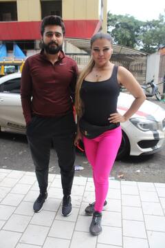 Rakhi Sawant: बॉयफ्रेंड आदिल के साथ कुछ यूं Cozy होती नजर आईं राखी सावंत, सामने आईं ये तस्वीरें