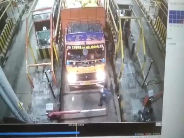 Madurai Kappalur Tollgate Accident Shocking Video Released of Truck Hitting Employee- Watch Watch Video: மதுரை கப்பலூர் டோல்கேட் விபத்து - ஊழியர் மீது லாரி மோதும் அதிர்ச்சி வீடியோ வெளியானது..!