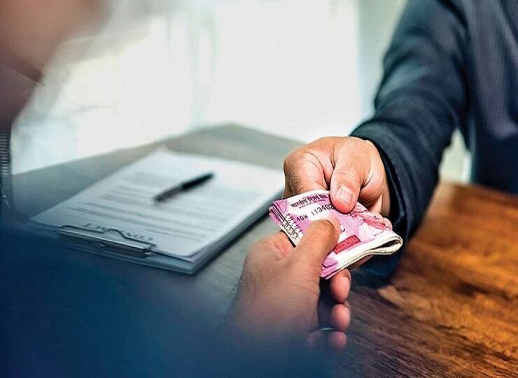 police caught the woman employee of thanjavur electricity board who asked bribe தஞ்சை: லஞ்சம் கேட்ட பெண் ஊழியர்..... பொறி வைத்து பிடித்தது எப்படி..?