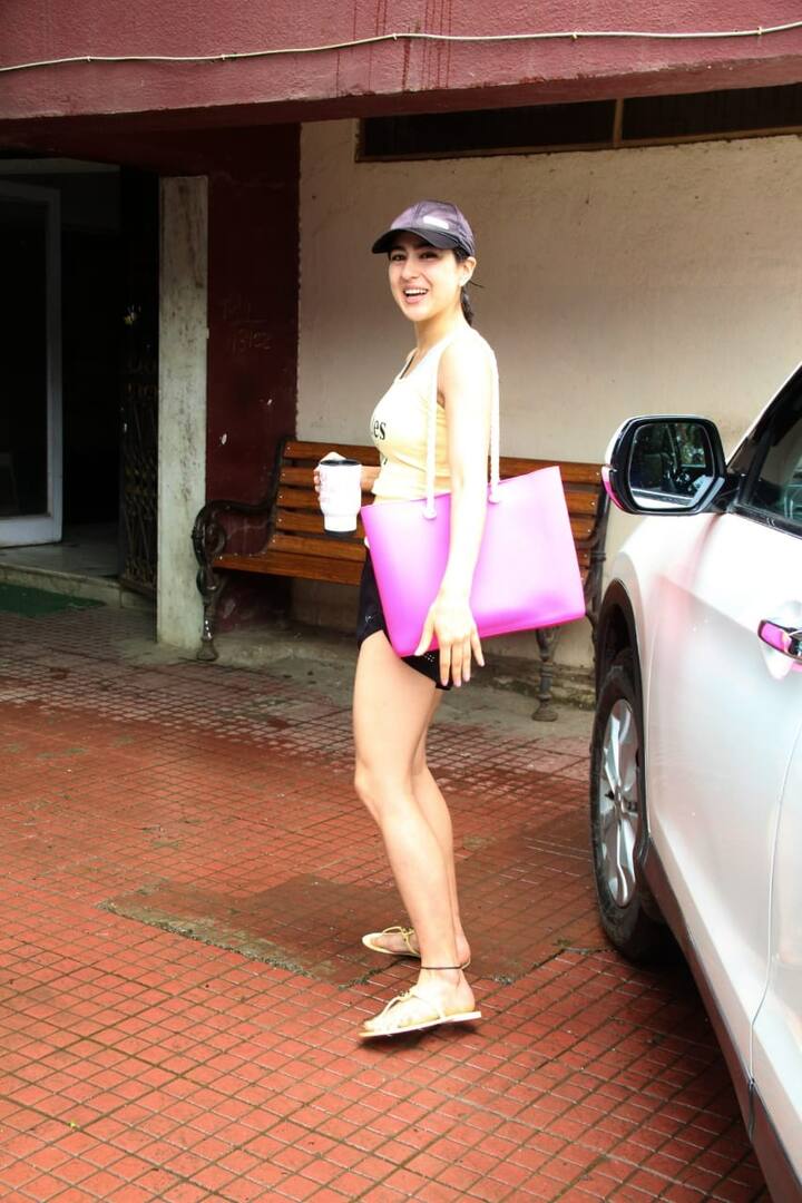 Sara wore black shorts and a yellow skinny top which read Pilates Girl