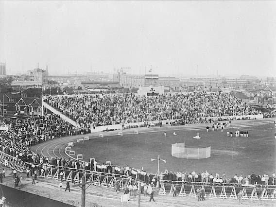 Commonwealth Games: 1930 में पहली बार हुआ था राष्ट्रमंडल खेलों का आयोजन, एक क्लासरूम में सोते थे दो दर्जन खिलाड़ी Commonwealth Games: 1930 में पहली बार हुआ था राष्ट्रमंडल खेलों का आयोजन, एक क्लासरूम में सोते थे दो दर्जन खिलाड़ी