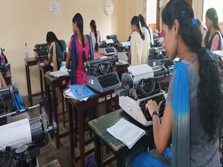 வேலைவாய்ப்புக்கு உத்தரவாதம் இருப்பதால் மீண்டும் புத்துயிர் பெறும் தட்டச்சு பயிற்சி நிலையங்கள்..!