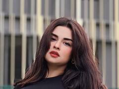 Avneet Kaur: क्रॉप टॉपमध्ये अवनीत कौरने शेअर केला क्लासी लूक; पाहा फोटो!