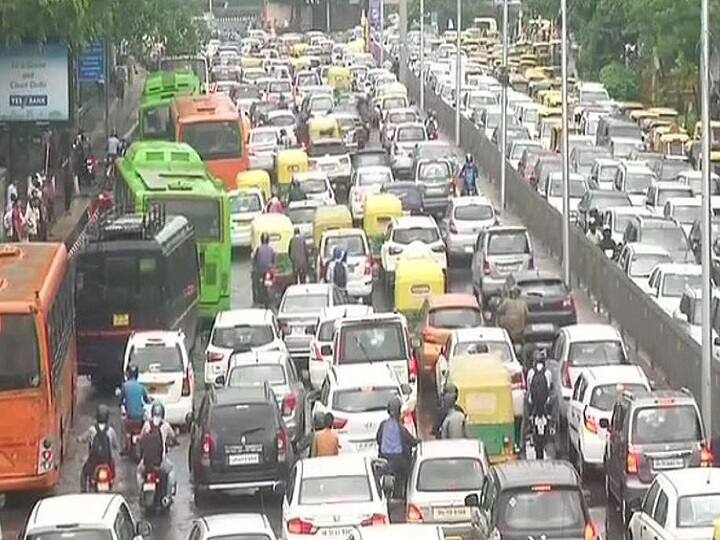 Delhi Traffic News Traffic Jam due to congress protest and kanwar yatra 2022 in Delhi Delhi Traffic Jam: दिल्ली में कई जगहों पर जाम से हुआ लोगों को बुरा हाल, जानिए क्या है इसकी वजह