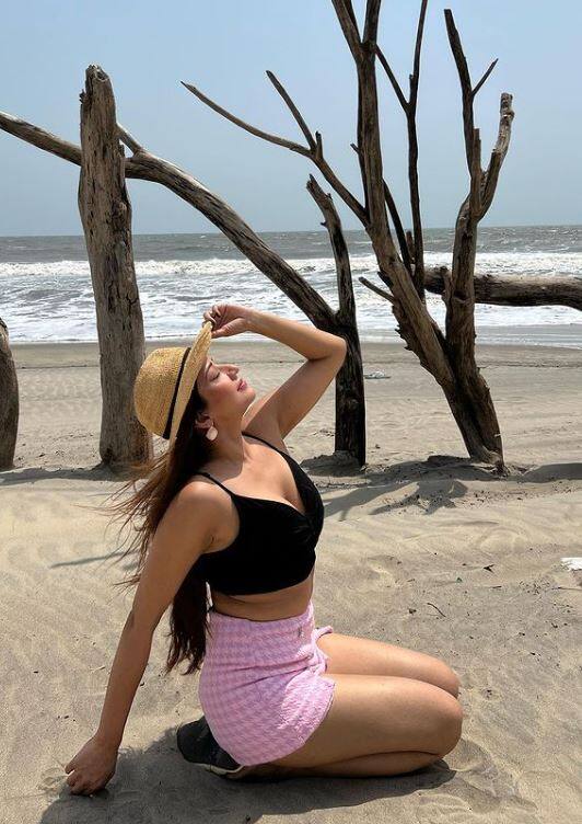 तिनं शेकडो भोजपुरी सिनेमांसह हिंदी, बंगाली, ओडिया, तामिण, कन्नडं आणि तेलगू सिनेमांमध्येही काम केलं आहे