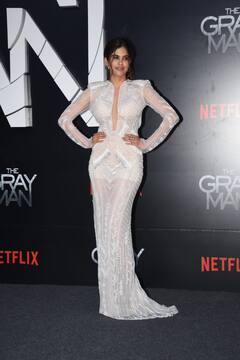 Dhanush: నేను లోకల్ - గ్రే మ్యాన్ ప్రీమియర్‌లో పంచెకట్టుతో ధనుష్ సందడి!