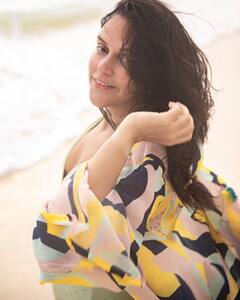 Neha Dhupia Pics: समंदर के किनारे दिलकश अदाओं से नेहा धूपिया ने ढाया कहर, ग्लैमरस तस्वीरें आईं सामने