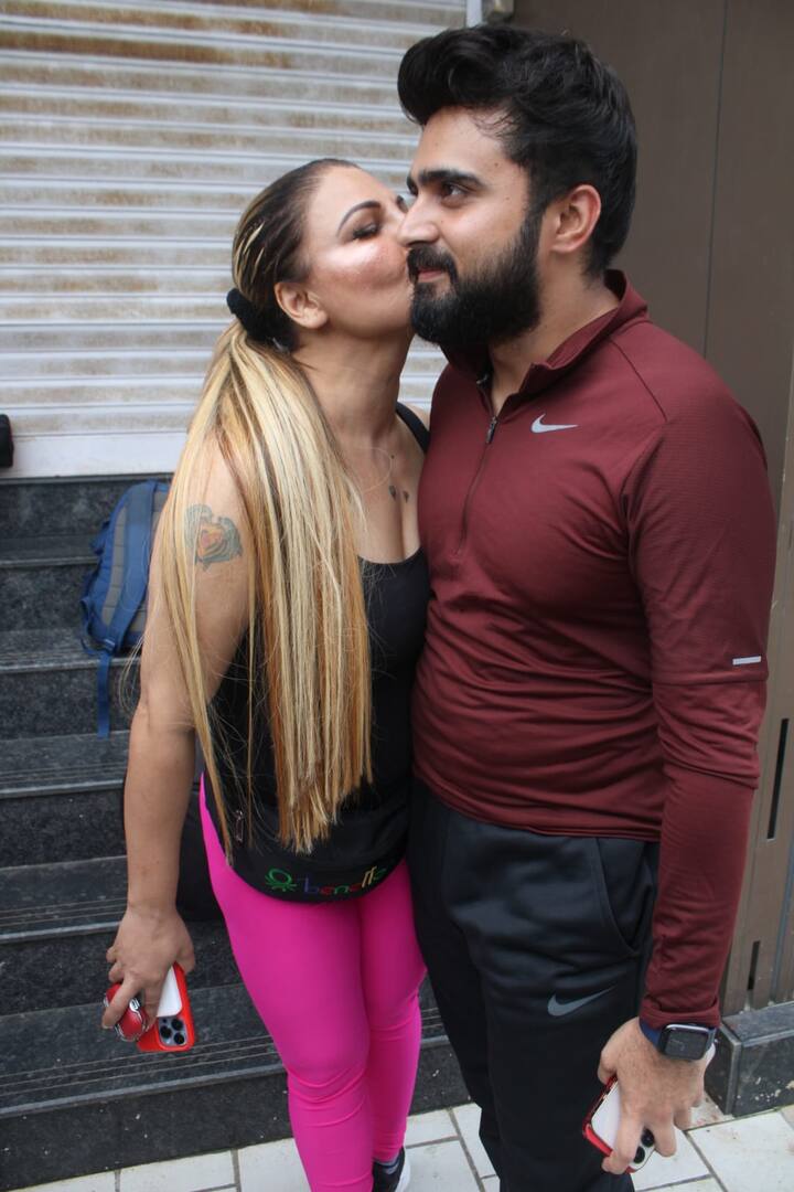 लेकिन जल्द ही दोनों के बीच सुलह हो गई और एक बार फिर साथ में नजर आए.