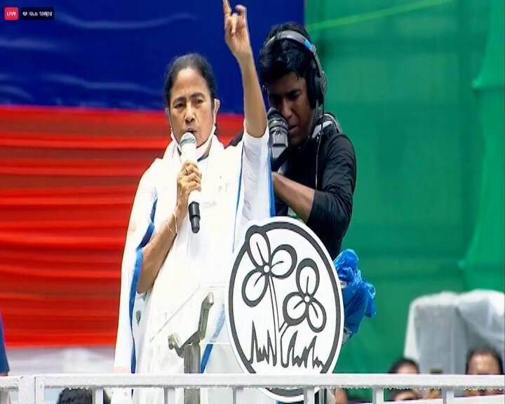 ২৮ অগাস্ট তৃণমূলের প্রতিষ্ঠা দিবস, সেদিন রবিবার। সেই কারণে তার পরদিন, সোমবার, ২৯ জুলাই গাঁধী মূর্তির পাদদেশে প্রতিষ্ঠা দিবস পালিত হবে।