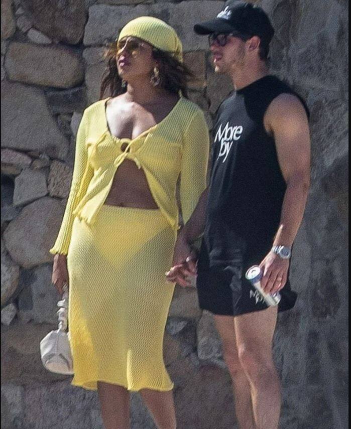Nick wore a black sando with black shorts and black cap