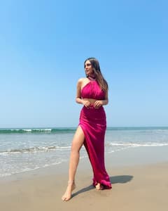 Krystle Dsouza की हर अदा है कातिलाना, अपने स्टाइलिश लुक से फैंस को बनाती हैं दीवाना
