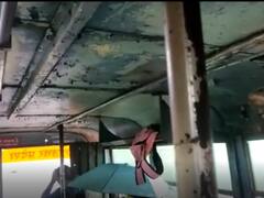 Gorakhpur News: गोरखपुर में चलती बस से टपकने लगा बारिश का पानी, छाता लगाकर यात्रियों को करना पड़ा सफर