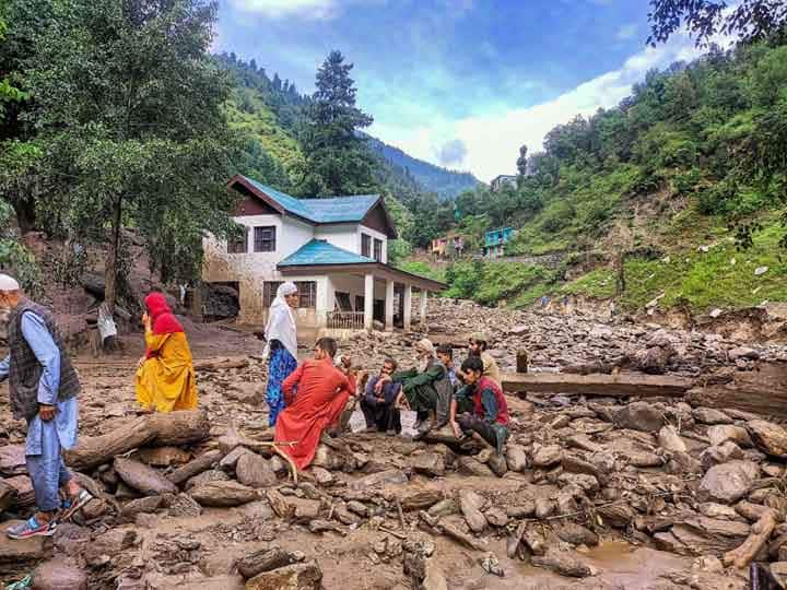 The rain caused havoc on the mountains, life disturbed from Jammu and Kashmir to Uttarakhand
