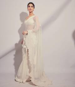 PHOTO : ती परी अस्मानीची... वाणी कपूरच्या सिझलिंग अदा!