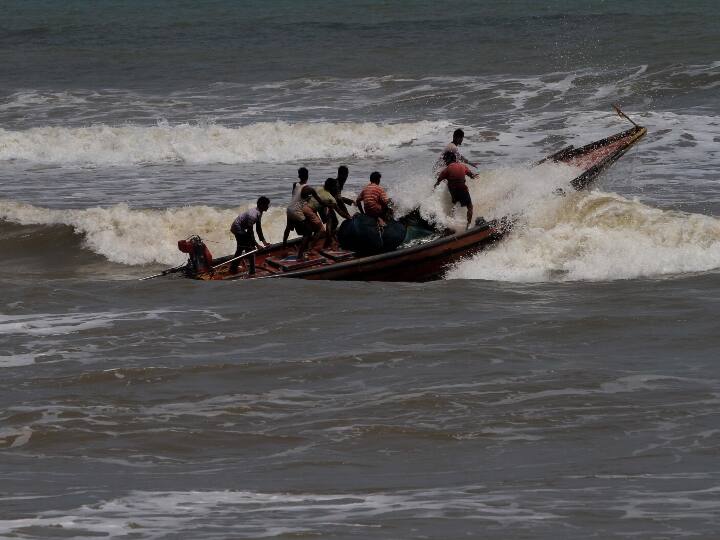 Tamil Nadu Sri Lankan Navy arrested 6 fishermen from Tamil Nadu Tamil Nadu: श्रीलंकाई नौसेना ने तमिलनाडु के 6 मछुआरों को किया गिरफ्तार, इस महीने अब तक 24 अरेस्ट