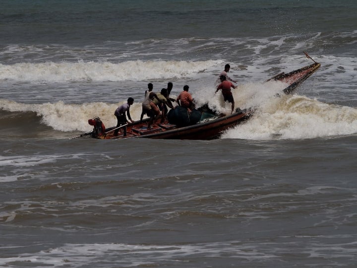 Tamil Nadu: श्रीलंकाई नौसेना ने तमिलनाडु के 6 मछुआरों को किया गिरफ्तार, इस महीने अब तक 24 अरेस्ट