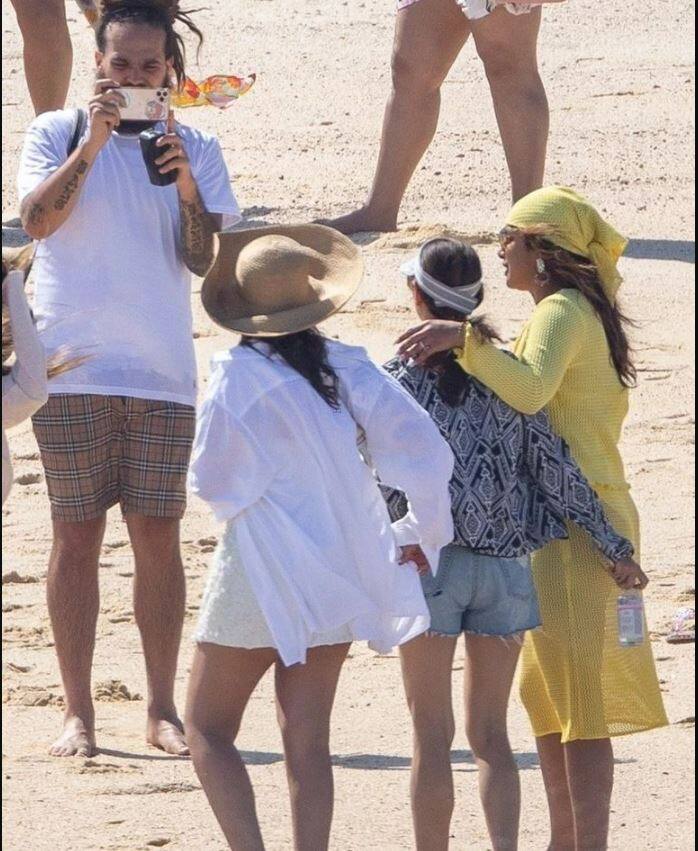 Priyanka also posed with many fans who were present on the beach